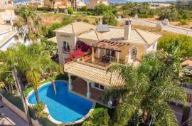 Oasis Tropical Mezzanine - Local Accommodation