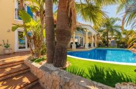 Oasis Tropical Mezzanine - Local Accommodation