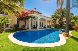 Oasis Tropical Mezzanine - Local Accommodation