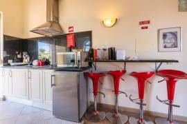 Oasis Tropical Mezzanine - Local Accommodation