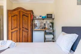 Tropical Oasis Kitchenette Room - Local Accommodation