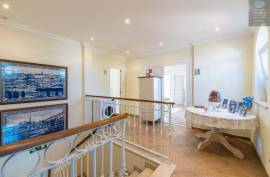 Tropical Oasis Kitchenette Room - Local Accommodation