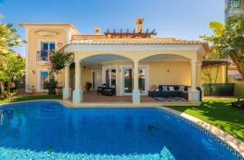 Tropical Oasis Kitchenette Room - Local Accommodation