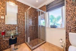 T1 Tropical Oasis / Garden and Pool-Local Accommodation