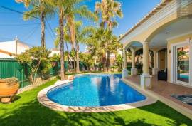 T1 Tropical Oasis / Garden and Pool-Local Accommodation