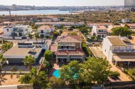 Villa Ferragudo- Local accommodation