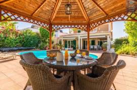 Villa Ferragudo- Local accommodation