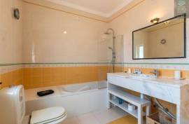 Villa Ferragudo- Local accommodation