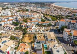 Urban plot for sale with approved project for construction of 3 bedroom single-family villa with swimming pool.