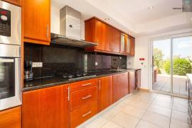 Spectacular 2 bedroom apartment with terrace and communal pool of the building.