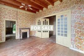 Detached Country House with Outbuilding
