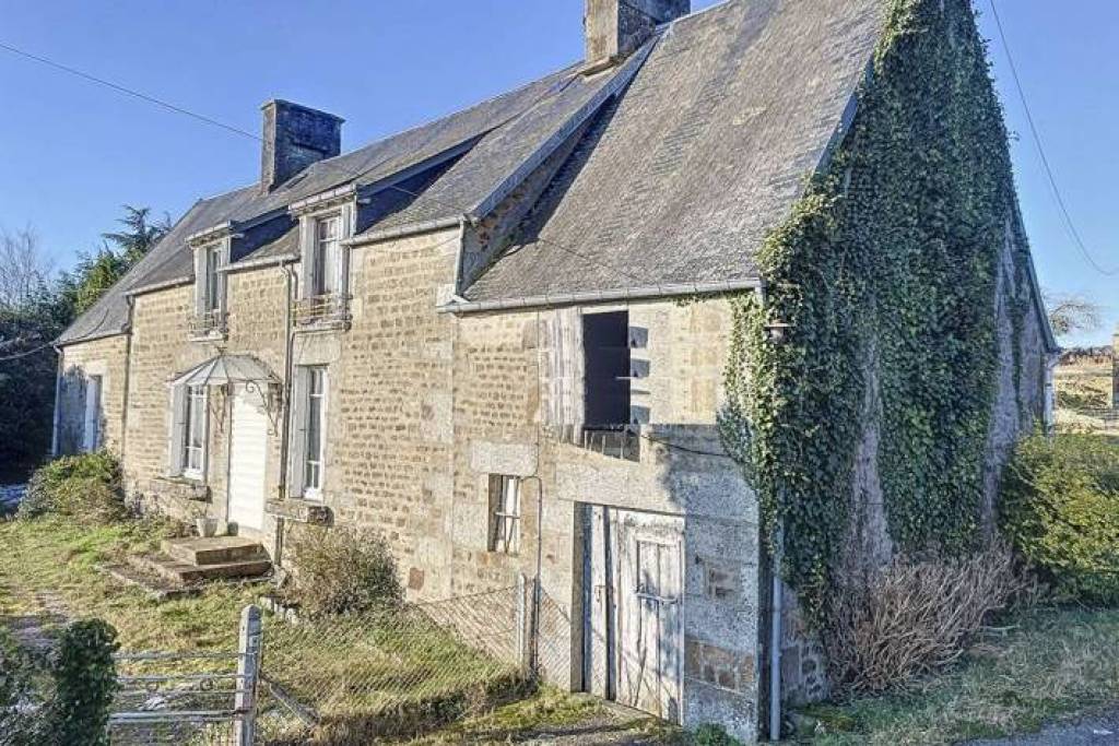 Detached Country House with Outbuilding