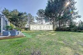 Detached Bungalow with Outbuilding in Building Plot