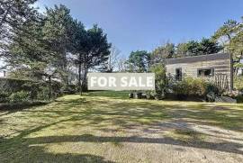 Detached Bungalow with Outbuilding in Building Plot