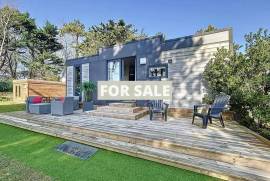 Detached Bungalow with Outbuilding in Building Plot