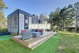 Detached Bungalow with Outbuilding in Building Plot