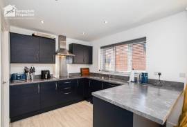 4 bedroom, Detached house for sale