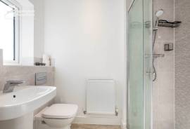 4 bedroom, Detached house for sale