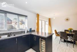 4 bedroom, Detached house for sale
