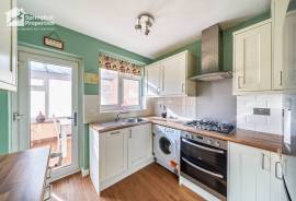 2 bedroom, Maisonette for sale