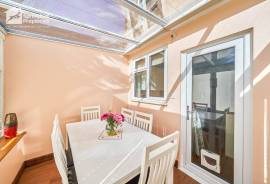 2 bedroom, Maisonette for sale