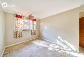 2 bedroom, Maisonette for sale