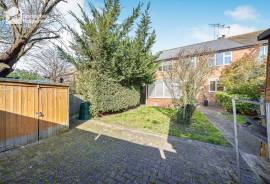 2 bedroom, Maisonette for sale