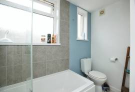 2 bedroom, Maisonette for sale