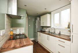 2 bedroom, Maisonette for sale