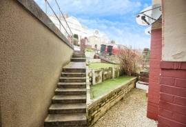 2 bedroom, Maisonette for sale