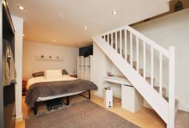 2 bedroom, Maisonette for sale