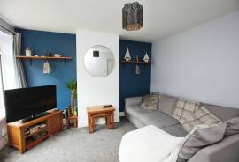 2 bedroom, Maisonette for sale