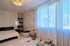 Detached house for rent in Jurmala, 645.00m2