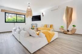 V-Jungla Cecile Refundores: Spacious Modern Villa with Pool, Guest House & Tropical Garden Near Tamarindo Beach