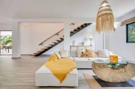 V-Jungla Cecile Refundores: Spacious Modern Villa with Pool, Guest House & Tropical Garden Near Tamarindo Beach