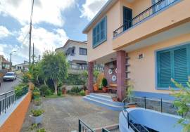 Classic House - 5 Bedrooms in Funchal