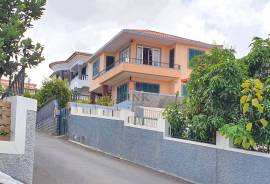 Classic House - 5 Bedrooms in Funchal