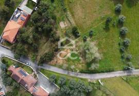 Land with 2440 m2 and approved project for detached house in Parceiros , Leiria.