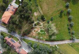 Land with 2440 m2 and approved project for detached house in Parceiros , Leiria.