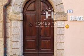 Apartment in historic building