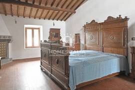 Renovated farmhouse with magnificent views