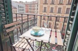 10 Plaza de San Miguel, Madrid 28005, Spain - 2 Bedrooms, 1 Bathrooms - 1,300 EUR / month