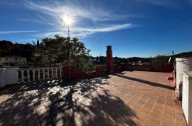 House with large plot in Costa Cunit