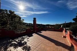 House with large plot in Costa Cunit