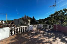 House with large plot in Costa Cunit