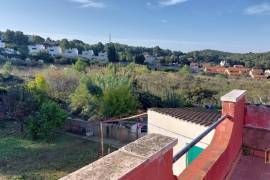 House with large plot in Costa Cunit