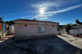House with large plot in Costa Cunit