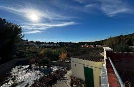 House with large plot in Costa Cunit