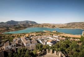 Dream Hotel with Stunning Lake Views Business