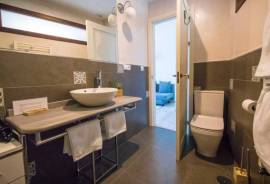 Dream Hotel with Stunning Lake Views Business